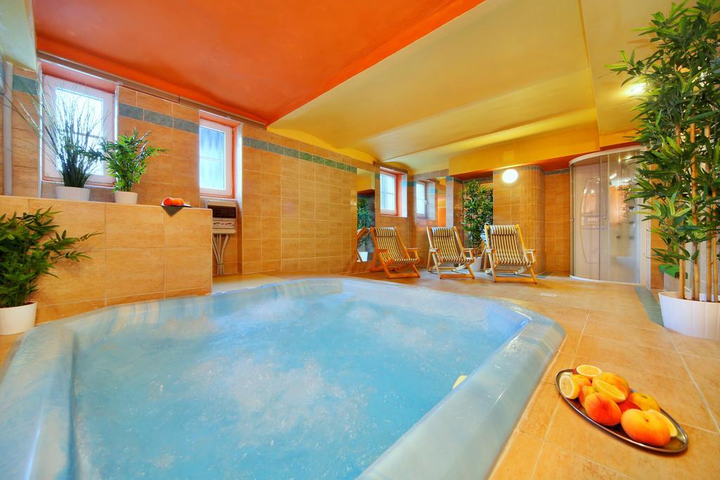 Palace Club Špindlerŭv Mlýn Exteriör bild