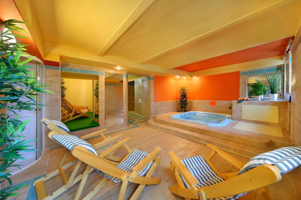 Palace Club Špindlerŭv Mlýn Exteriör bild