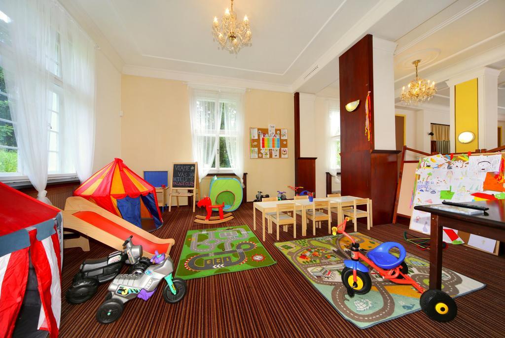 Palace Club Špindlerŭv Mlýn Exteriör bild